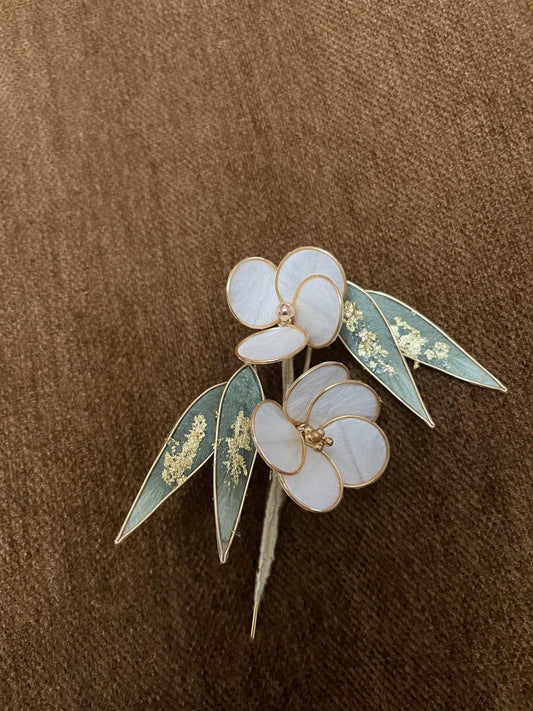 Silk Bamboo Leaf Brooch: Chinese Style Vintage Jewelry Pin
