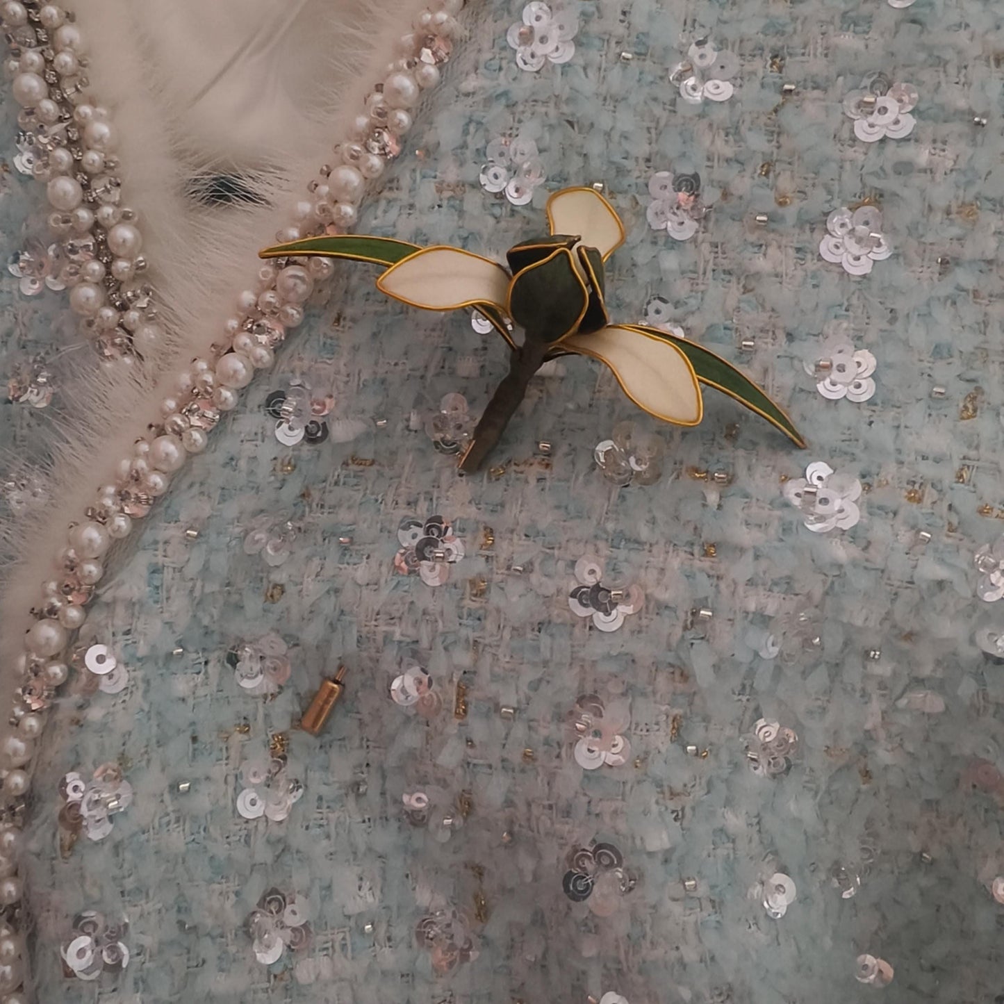 Silk Flower Brooch Pin – Elegant Handmade Brooch for Dresses & Parties