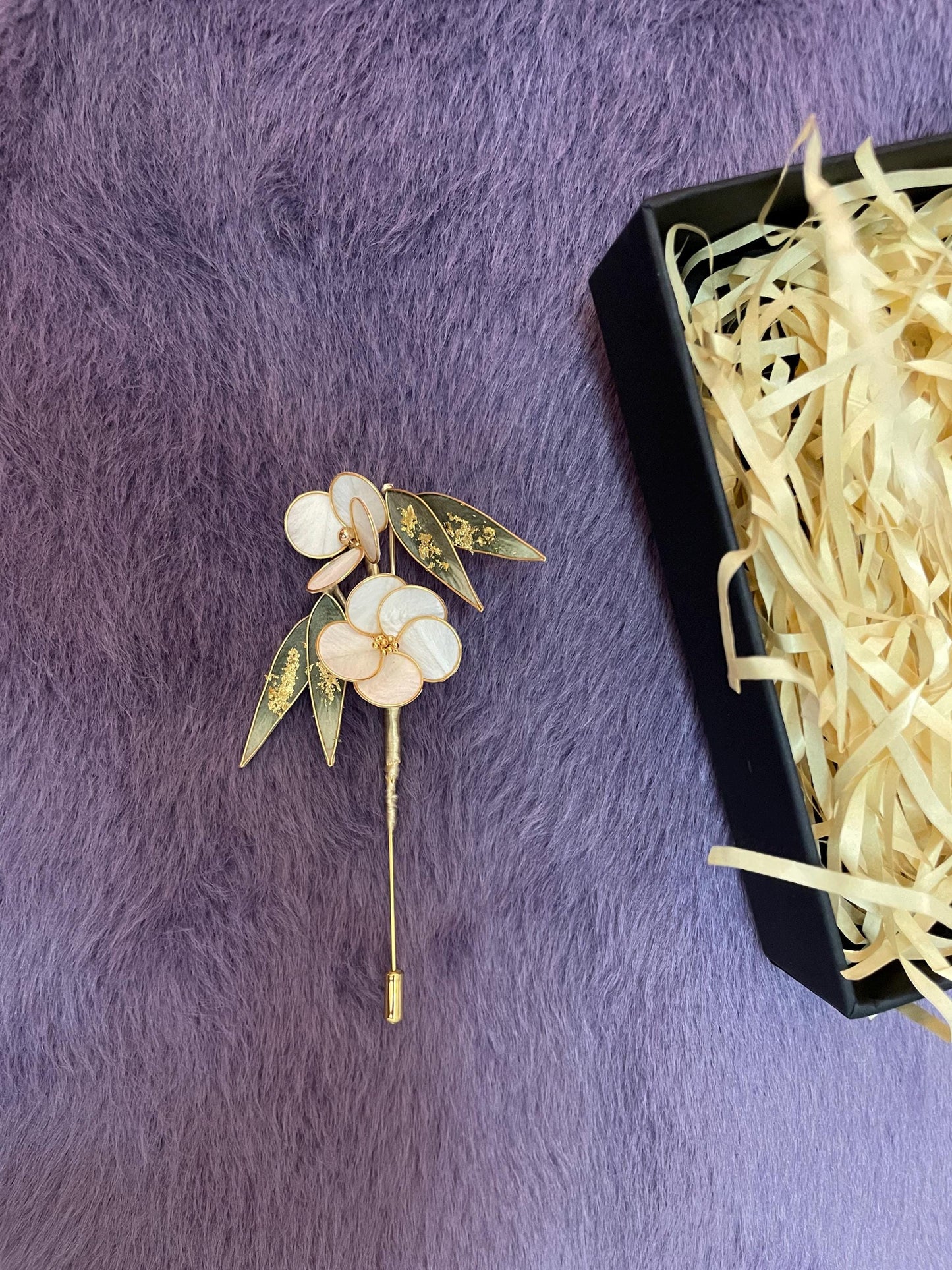 Silk Bamboo Leaf Brooch: Chinese Style Vintage Jewelry Pin