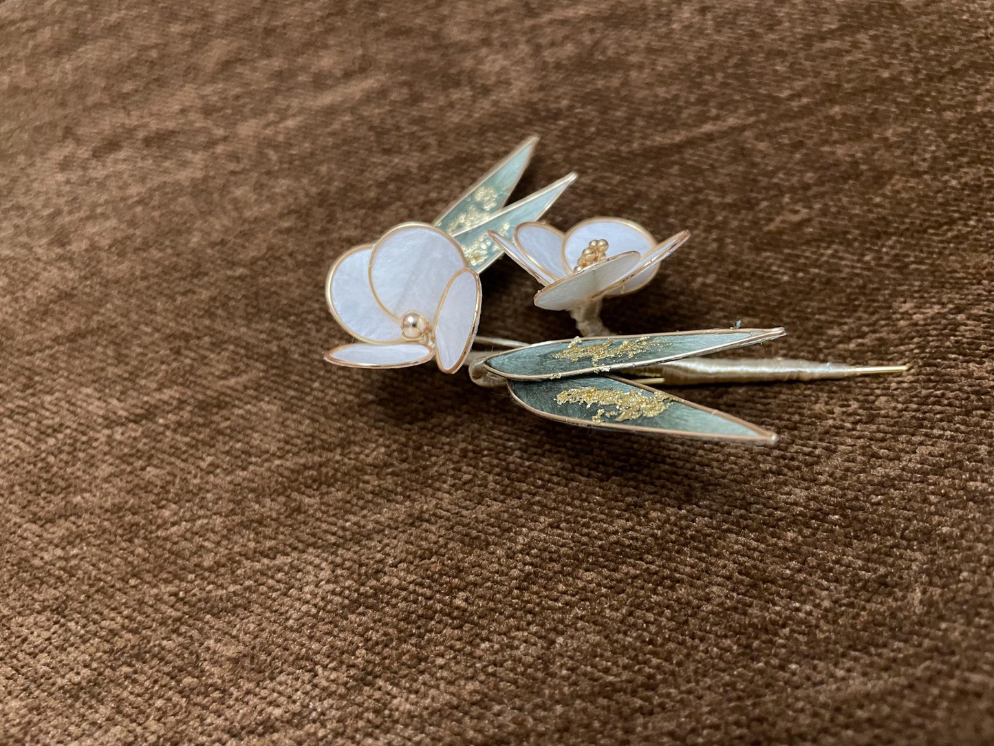 Silk Bamboo Leaf Brooch: Chinese Style Vintage Jewelry Pin