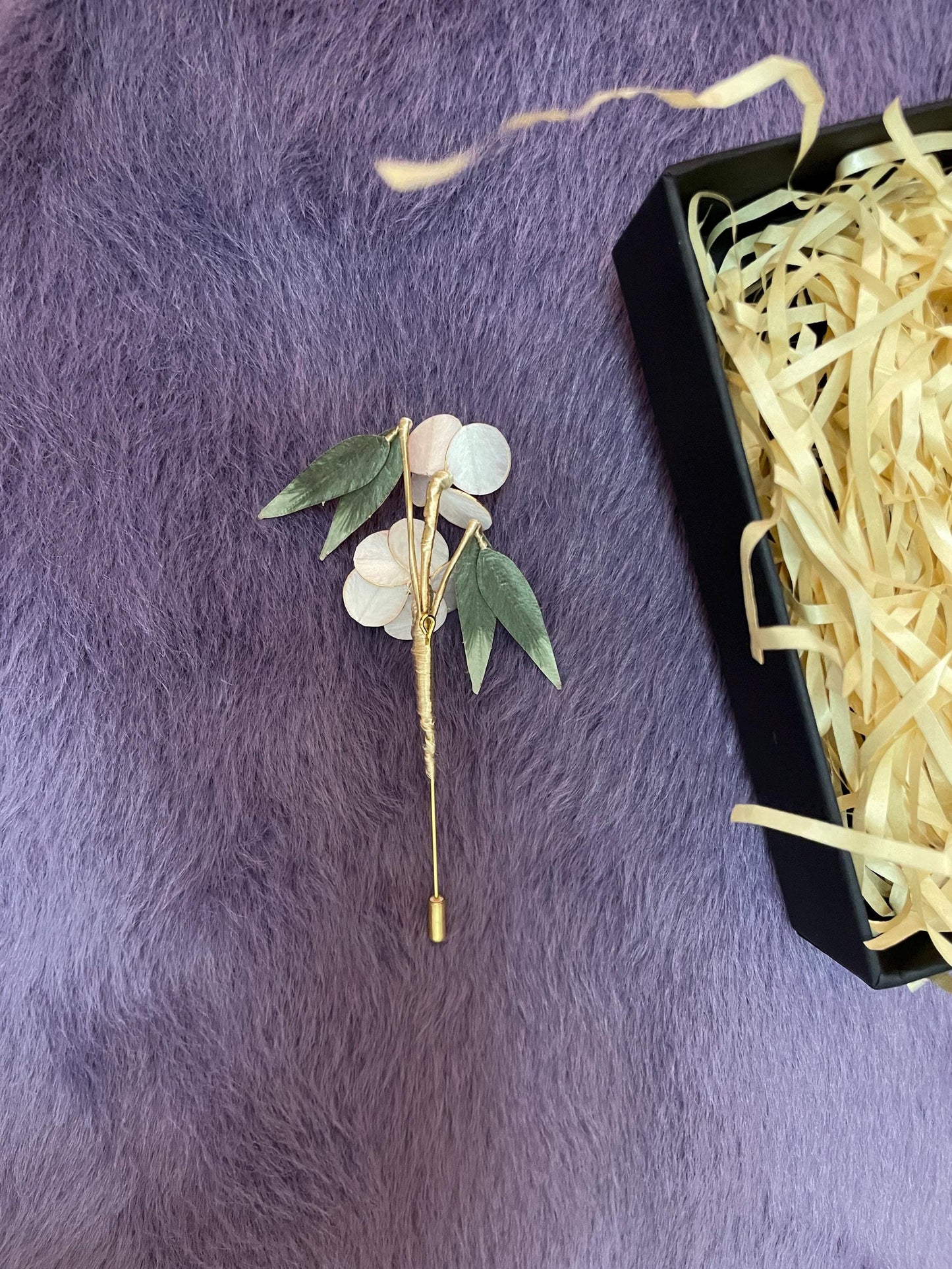 Silk Bamboo Leaf Brooch: Chinese Style Vintage Jewelry Pin