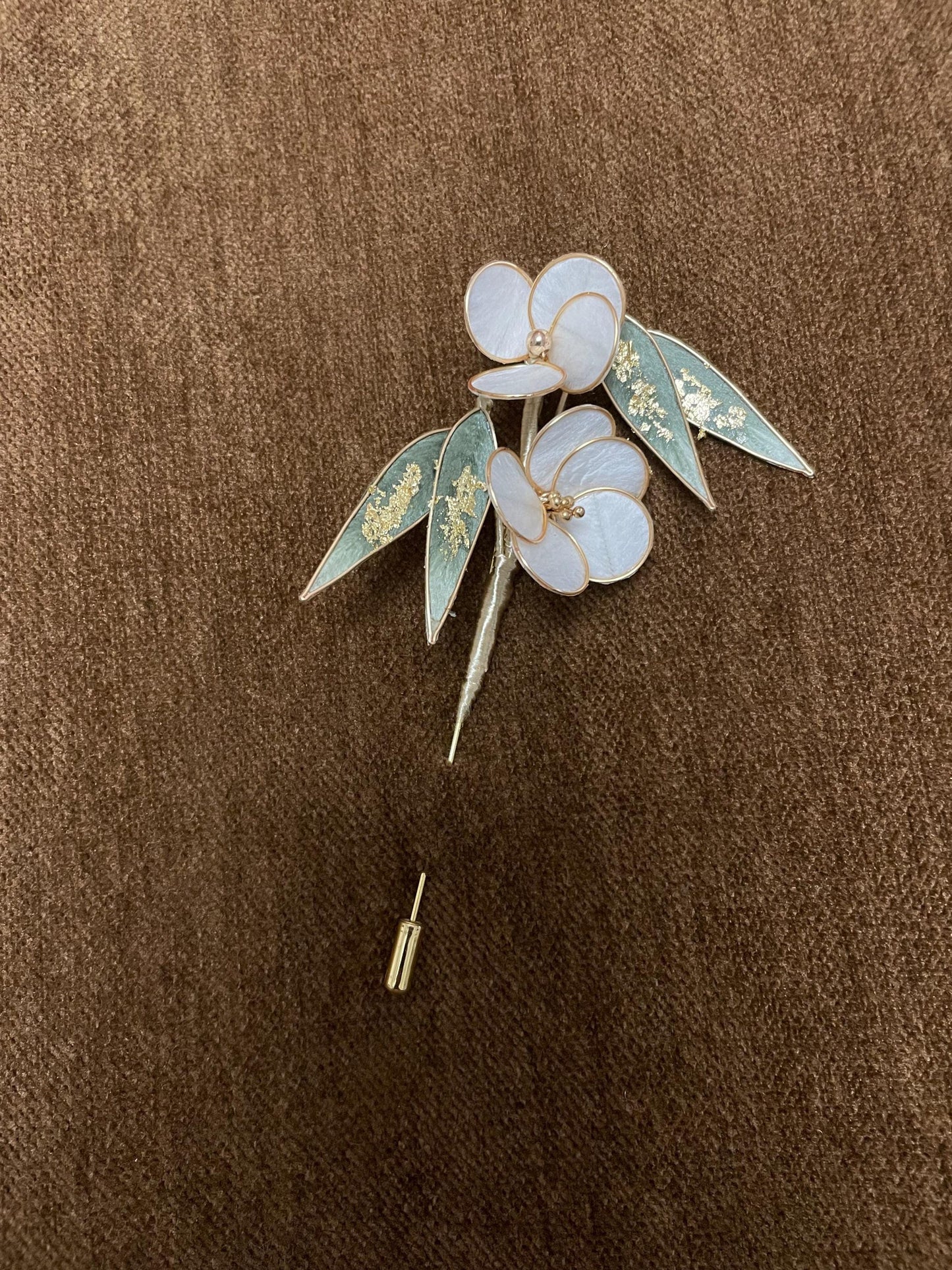 Silk Bamboo Leaf Brooch: Chinese Style Vintage Jewelry Pin