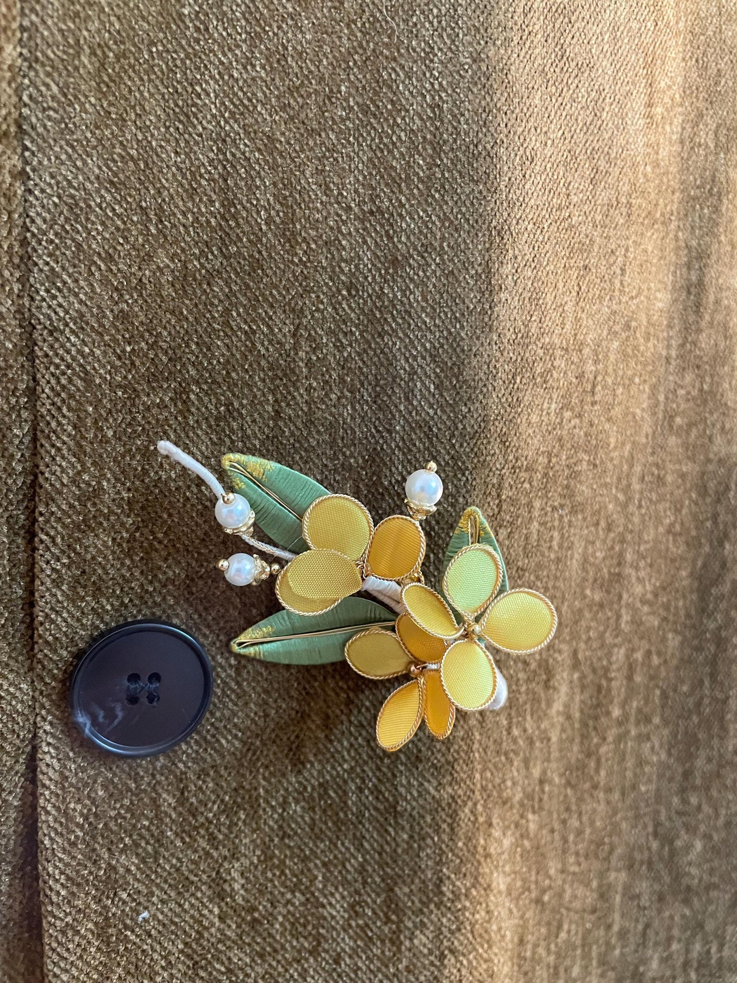 Petal Silk Flower Brooch – Handmade Vintage Chinese Style Pin for Dresses and Parties
