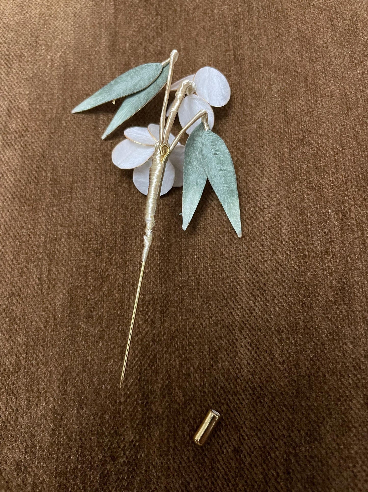 Silk Bamboo Leaf Brooch: Chinese Style Vintage Jewelry Pin