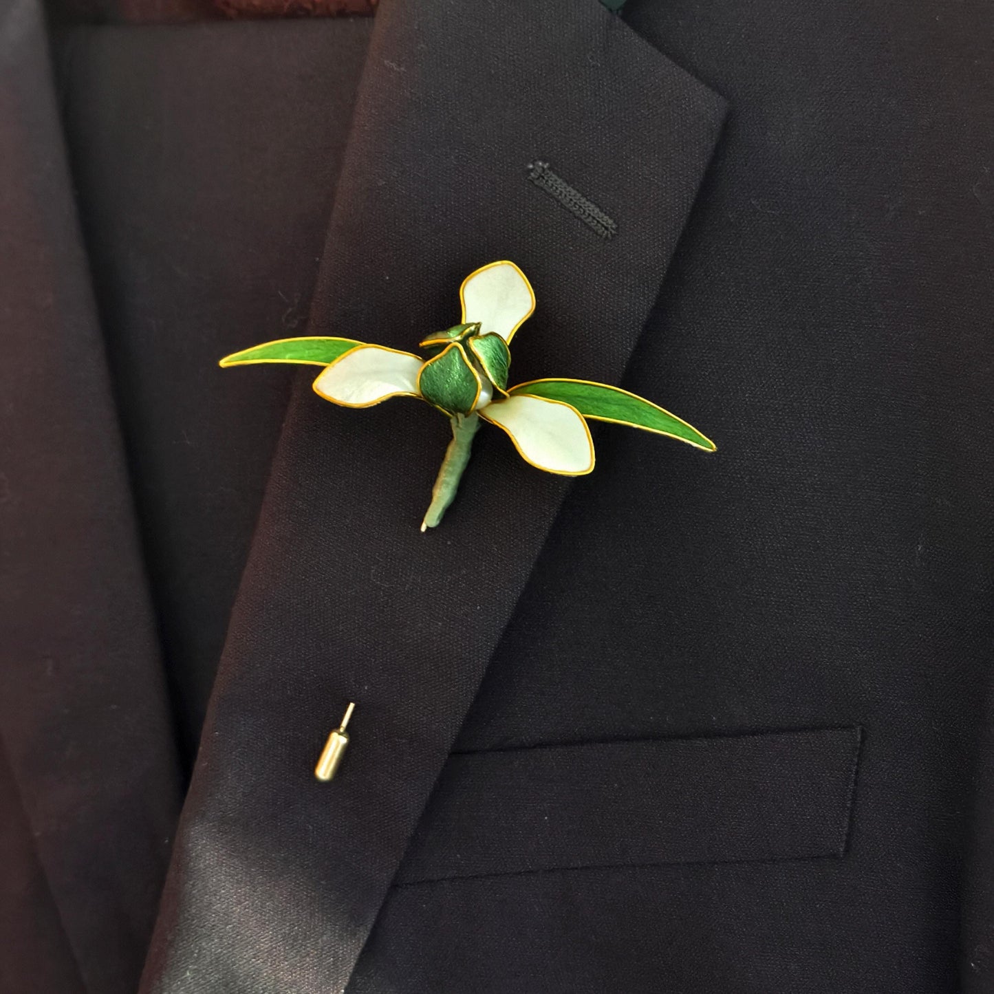 Silk Flower Brooch Pin – Elegant Handmade Brooch for Dresses & Parties